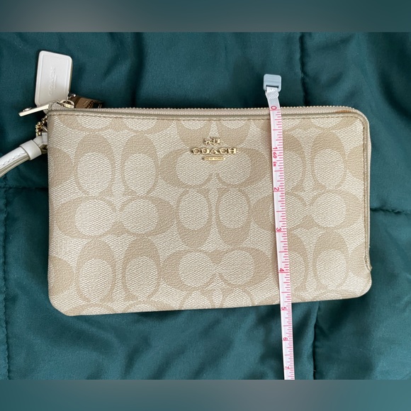Coach Double Corner Zip Wristlet NWOT in Beige - Picture 14 of 16